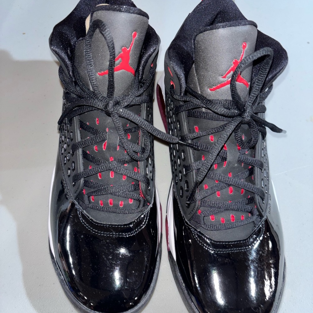 Jordan Athletic Shoes Black and Red - Picture 6 of 8